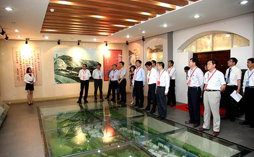 说明: http://www.yau.edu.cn/__local/9/9E/D1/E24A0ED76F8AC17660E5A9841B7_31269488_73B7F.jpg