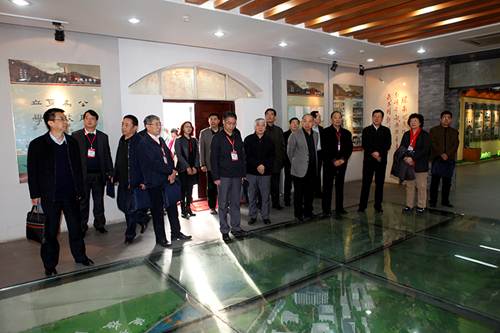 说明: http://www.yau.edu.cn/__local/6/70/81/E5C9B94759D1F8A55703EBA25A4_6E9A96A3_62CCC.jpg