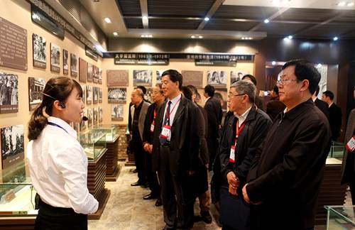 说明: http://www.yau.edu.cn/__local/2/03/EC/908B86FE5B1FD0CB0D73BD6F951_0365AD9F_66686.jpg