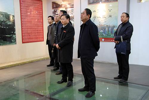 说明: http://www.yau.edu.cn/__local/F/C3/90/8D487651370860529A762F95CD3_DBBB3183_38AF5.jpg